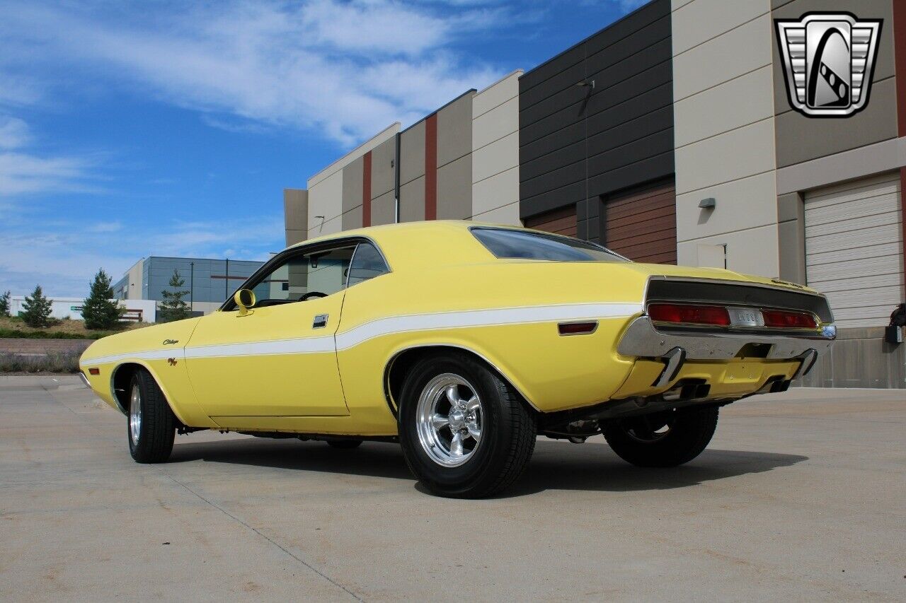 Dodge-Challenger-Berline-1970-Yellow-White-21206-4