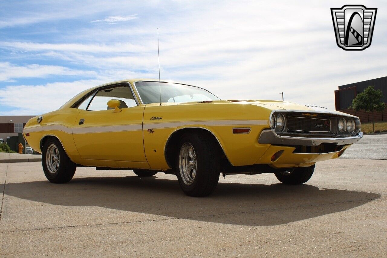 Dodge-Challenger-Berline-1970-Yellow-White-21206-8