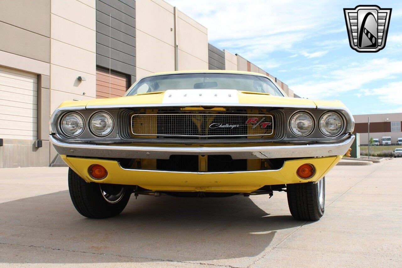 Dodge-Challenger-Berline-1970-Yellow-White-21206-9