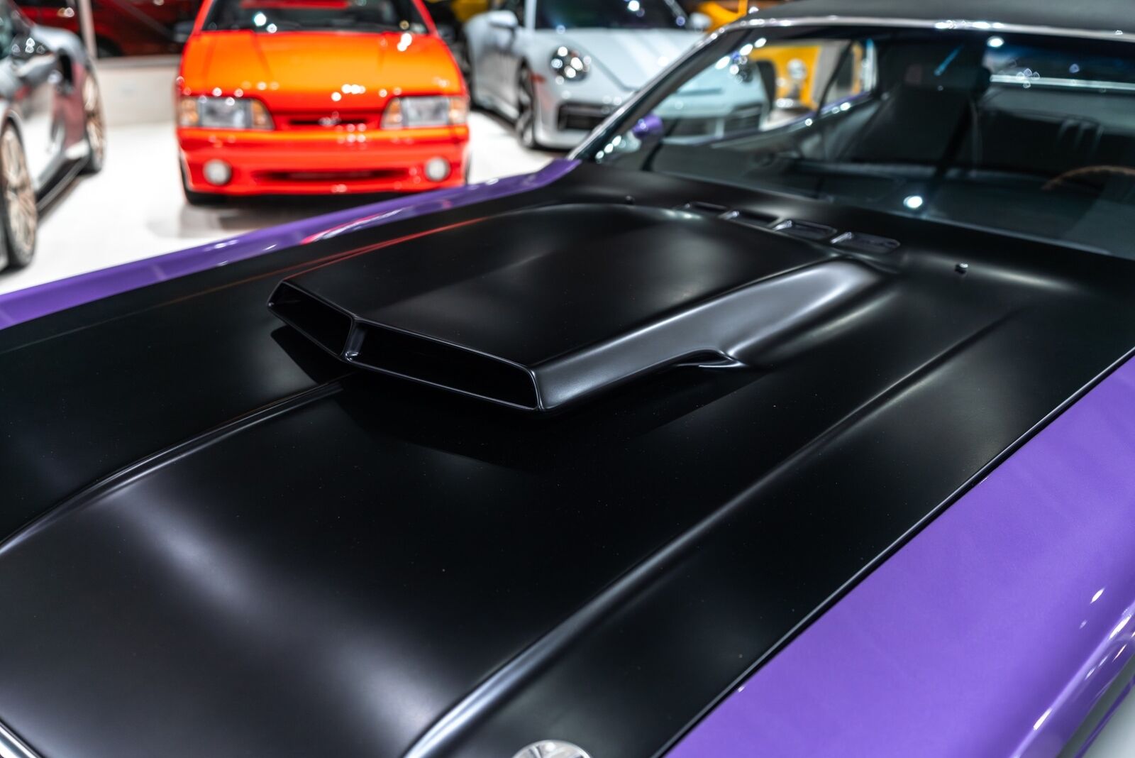 Dodge-Challenger-Coupe-1970-Plum-Crazy-Black-69337-28