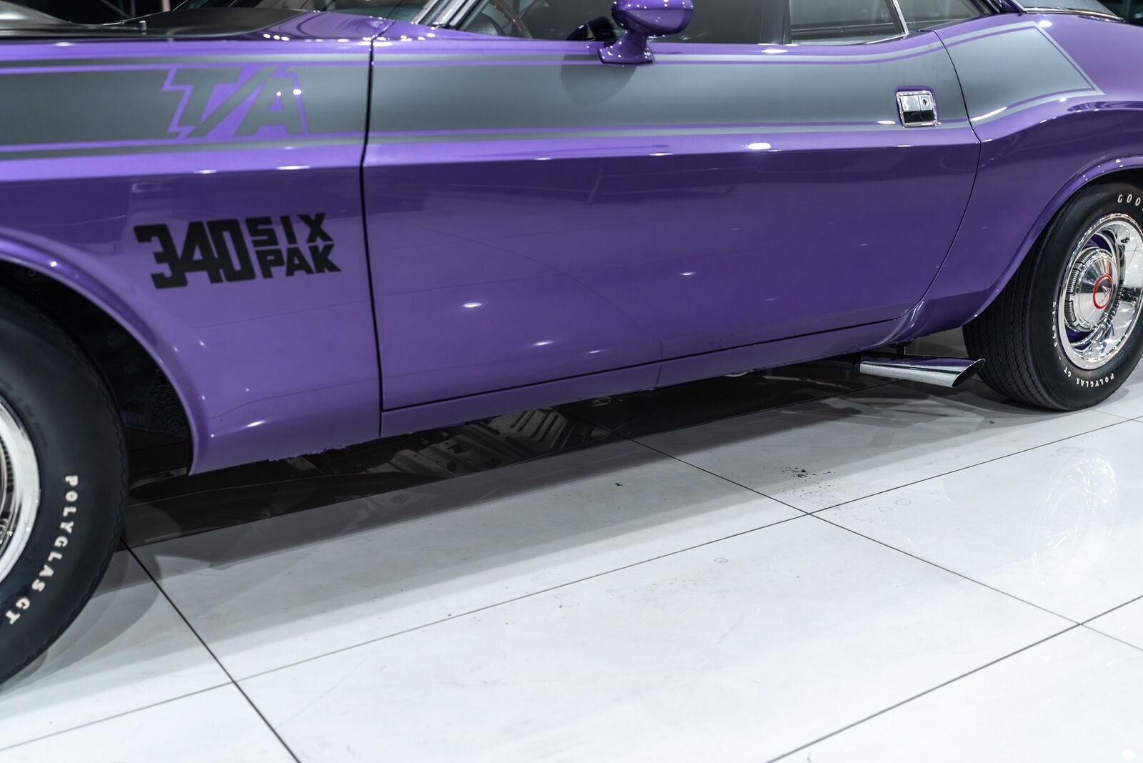 Dodge-Challenger-Coupe-1970-Plum-Crazy-Black-69337-30