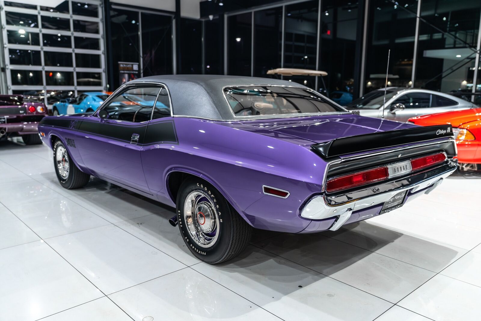 Dodge-Challenger-Coupe-1970-Plum-Crazy-Black-69337-35