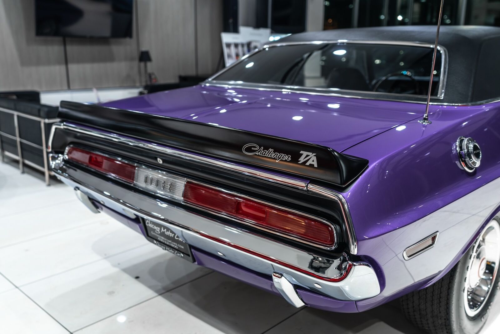 Dodge-Challenger-Coupe-1970-Plum-Crazy-Black-69337-38