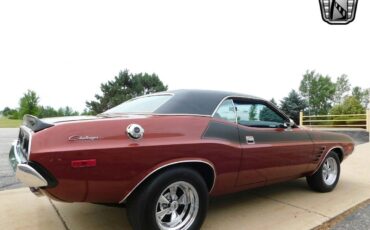 Dodge-Challenger-Coupe-1974-Red-Black-6626-5