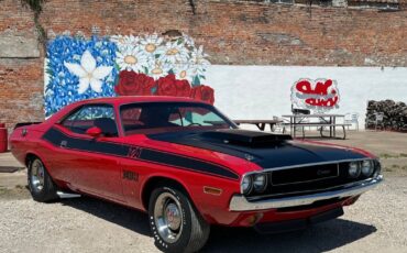 Dodge Challenger TA  year1}