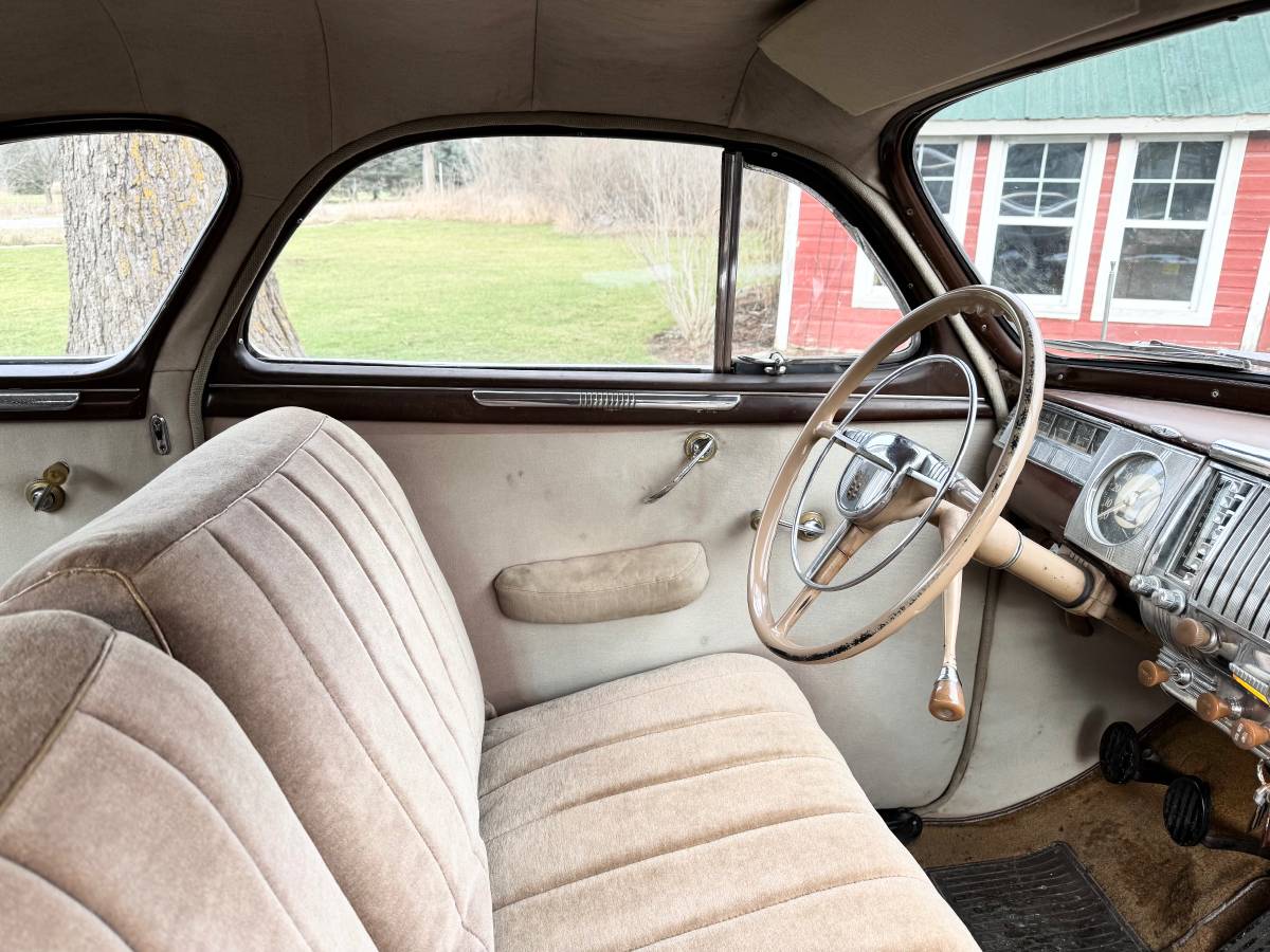 Dodge-Custom-1947-15