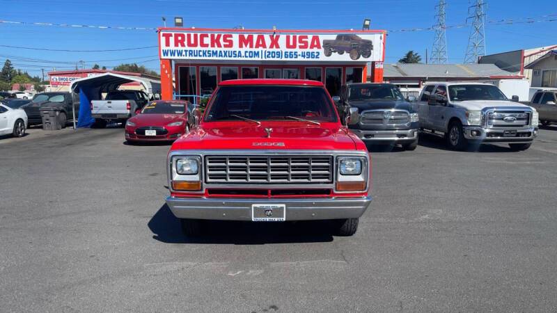 Dodge-D-series-conventional-cab-d150-1982-red-141850-1