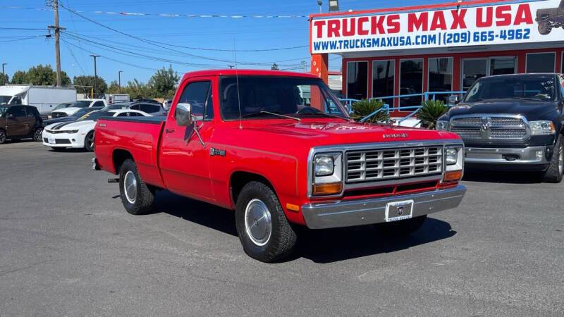 Dodge-D-series-conventional-cab-d150-1982-red-141850-2