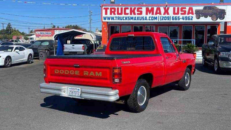 Dodge-D-series-conventional-cab-d150-1982-red-141850-4