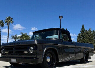 Dodge-D100-Pickup-1971-Silver-Black-0-2