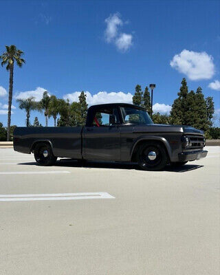 Dodge-D100-Pickup-1971-Silver-Black-0-5