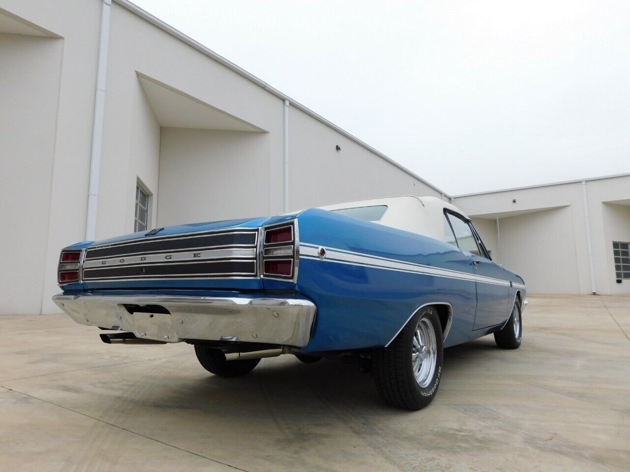 Dodge-Dart-Cabriolet-1968-Blue-White-60310-10