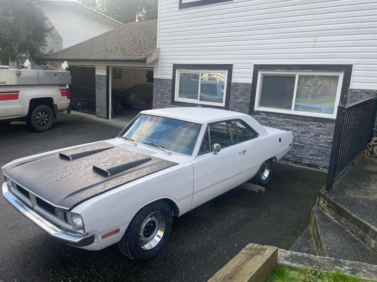 Dodge-Dart-swinger-1970-white-160934-1