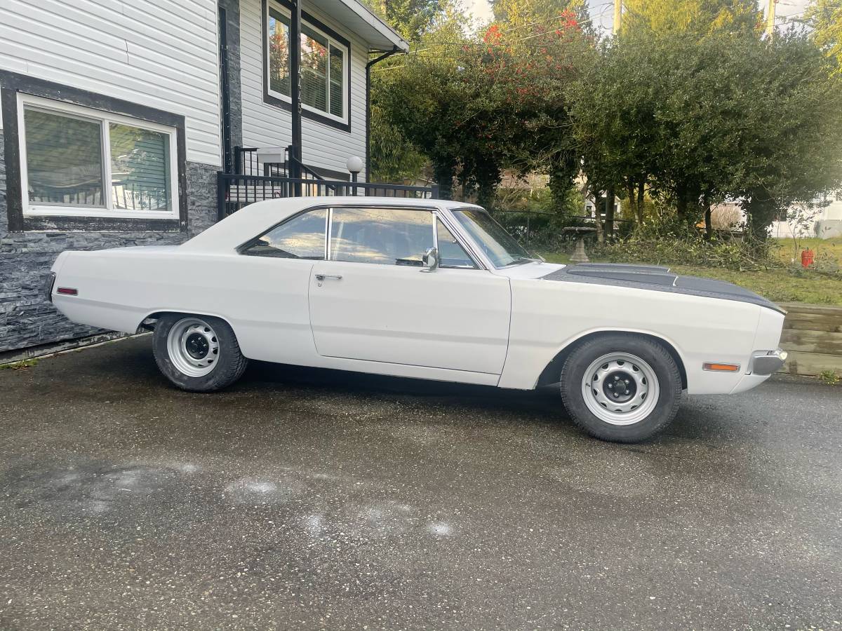 Dodge-Dart-swinger-1970-white-160934-3