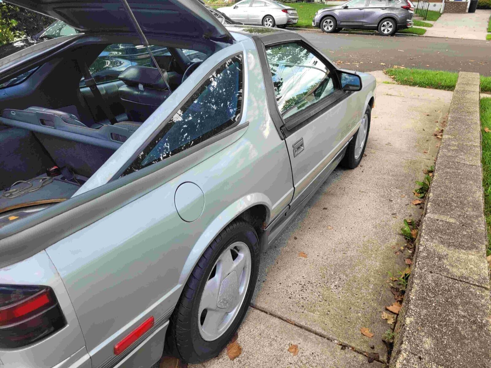 Dodge-Daytona-Coupe-1989-Silver-Gray-260892-1