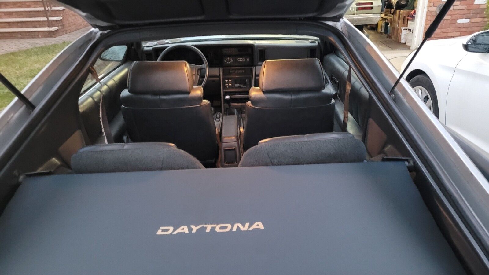 Dodge-Daytona-Coupe-1989-Silver-Gray-260892-4