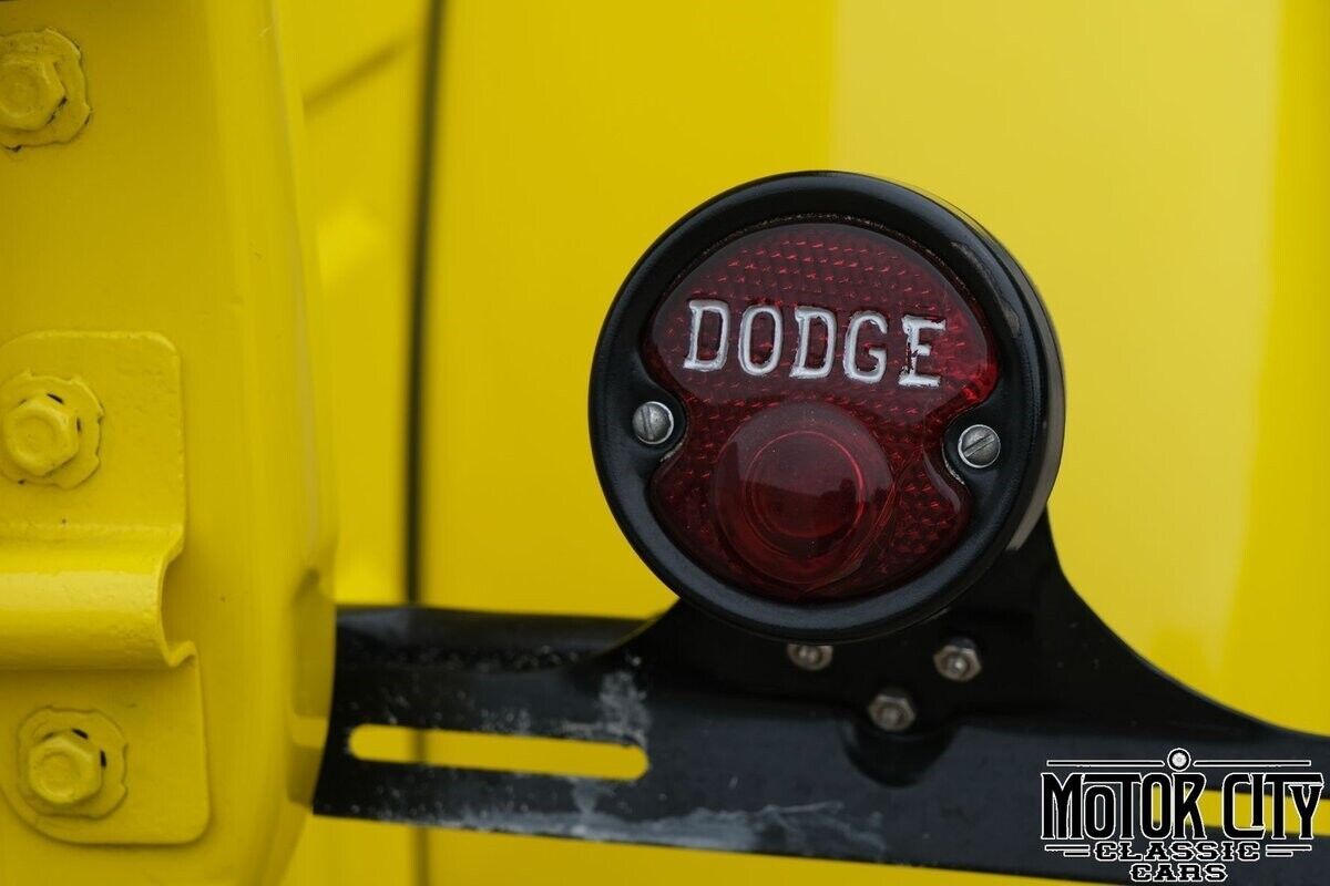 Dodge-Other-Pickups-Pickup-1952-Yellow-Brown-6614-14