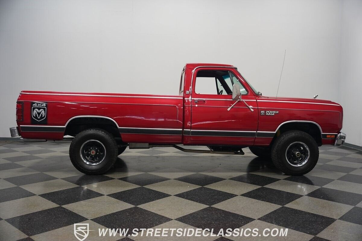 Dodge-Other-Pickups-Pickup-1985-Red-Red-114807-17