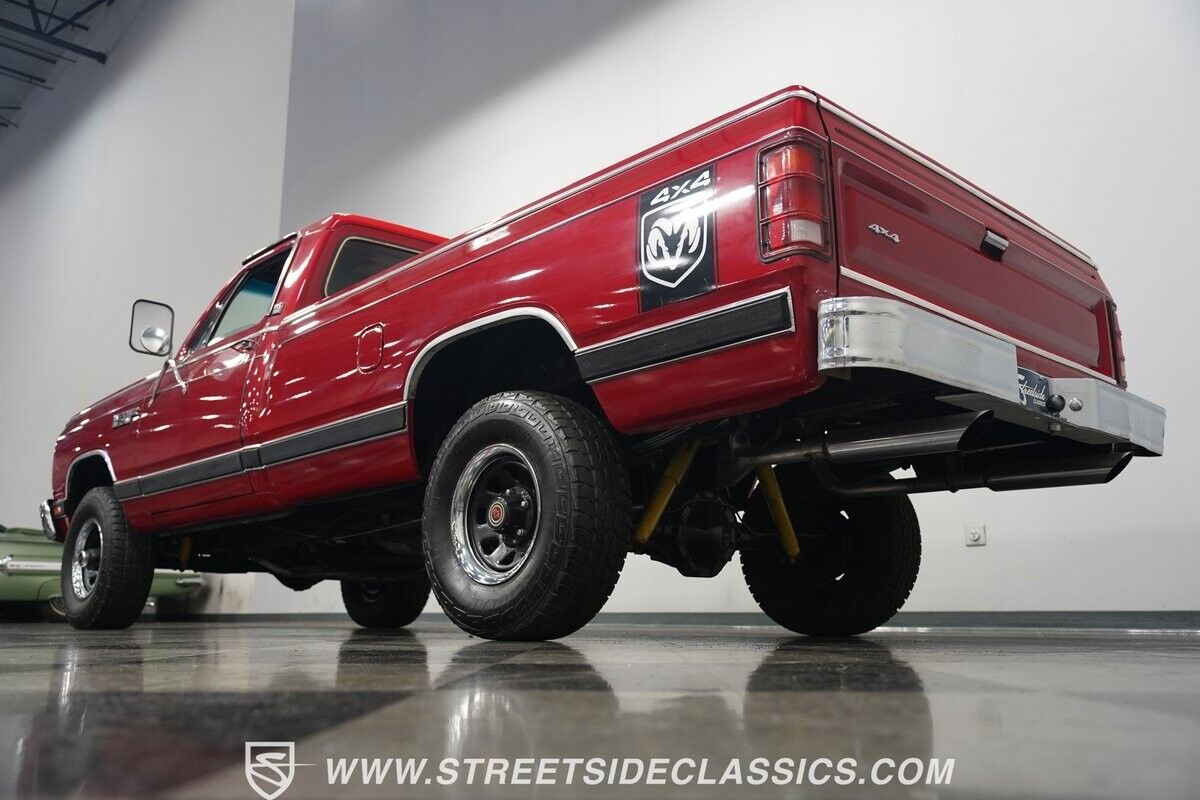 Dodge-Other-Pickups-Pickup-1985-Red-Red-114807-27