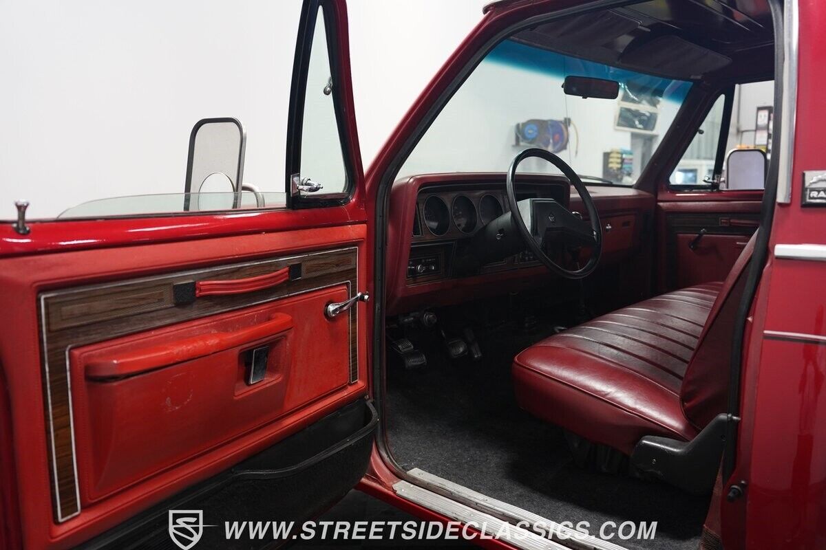 Dodge-Other-Pickups-Pickup-1985-Red-Red-114807-39