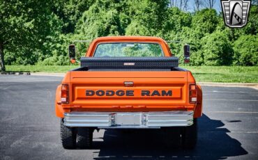 Dodge-Power-Wagon-1973-5