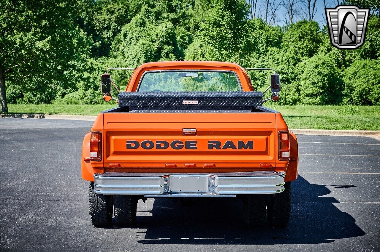 Dodge-Power-Wagon-1973-5