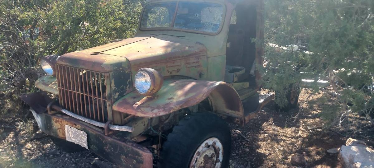 Dodge-Power-wagon-1942-green-1788155-1