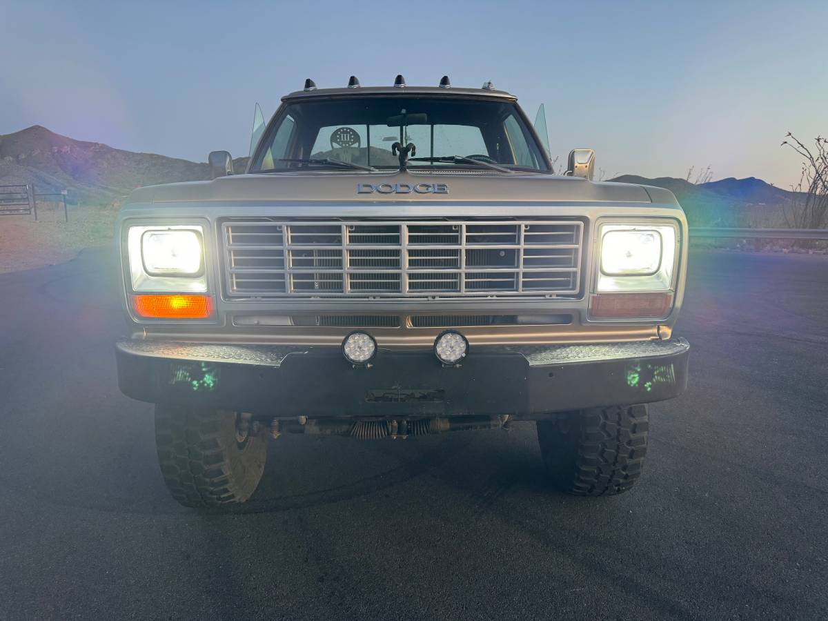 Dodge-Prospector-1985-276806-1