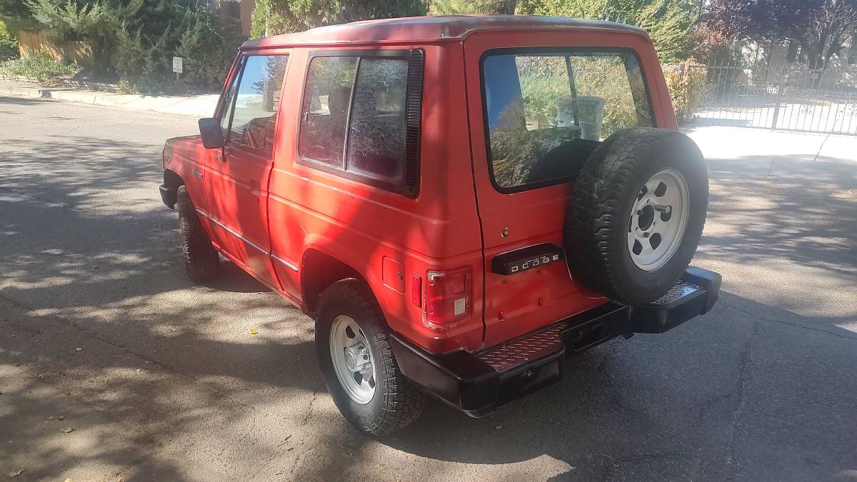 Dodge-Raider-1987-red-270369-2