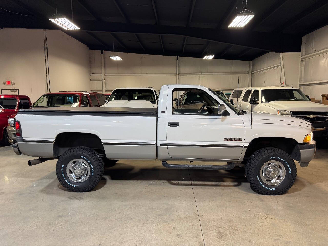 Dodge-Ram-2500-Pickup-1995-White-Gray-239551-6