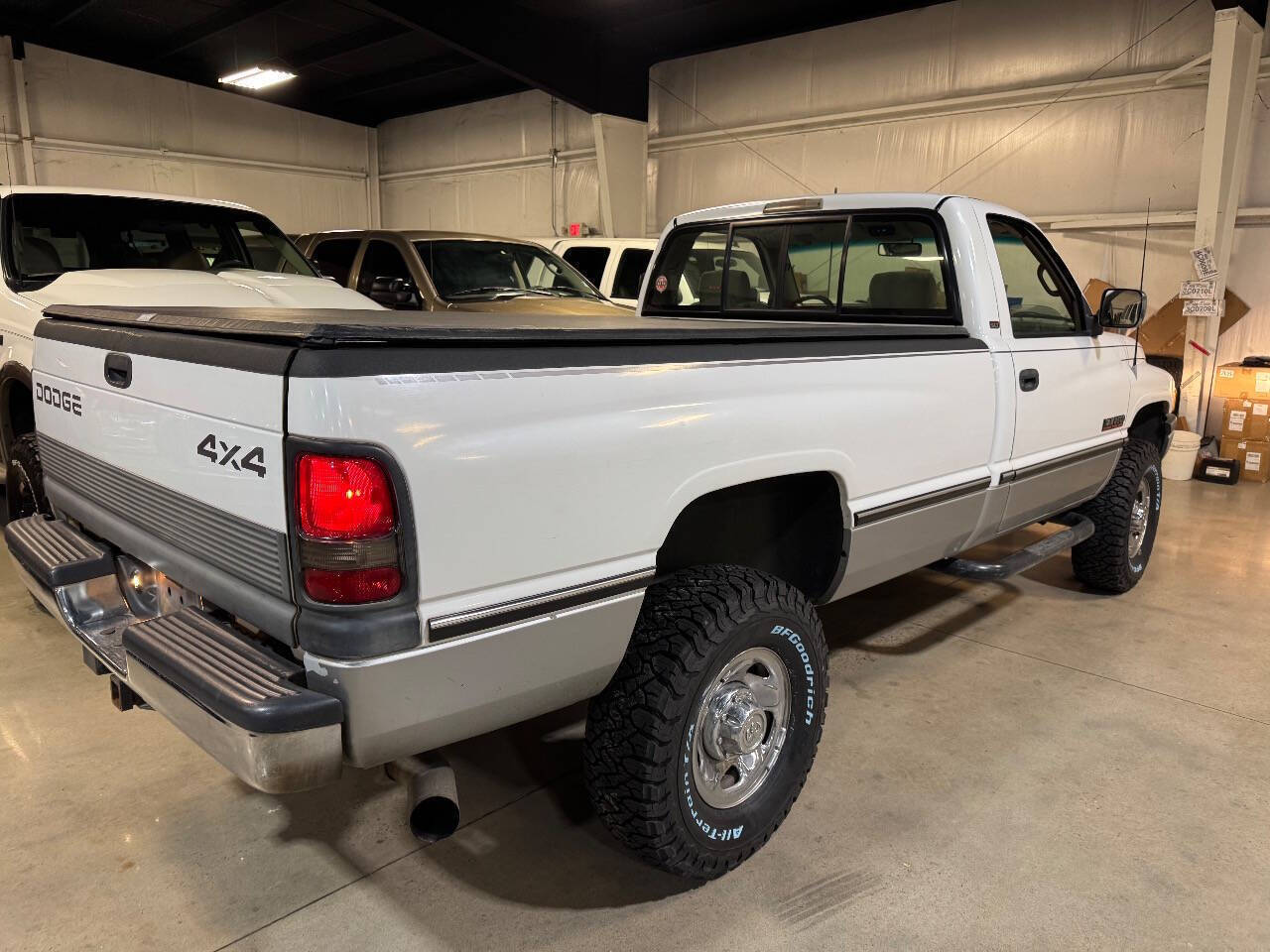 Dodge-Ram-2500-Pickup-1995-White-Gray-239551-8