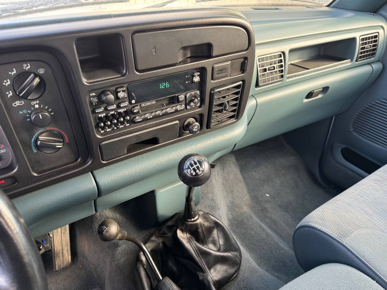 Dodge-Ram-2500-Pickup-1996-9