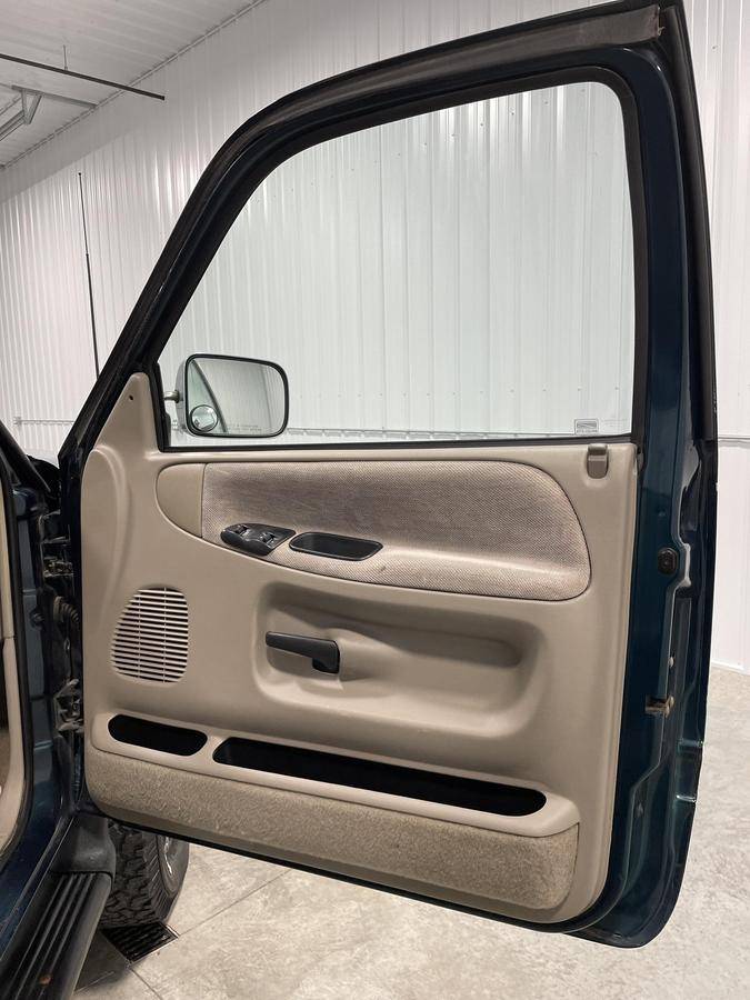 Dodge-Ram-2500-regular-cab-1995-17