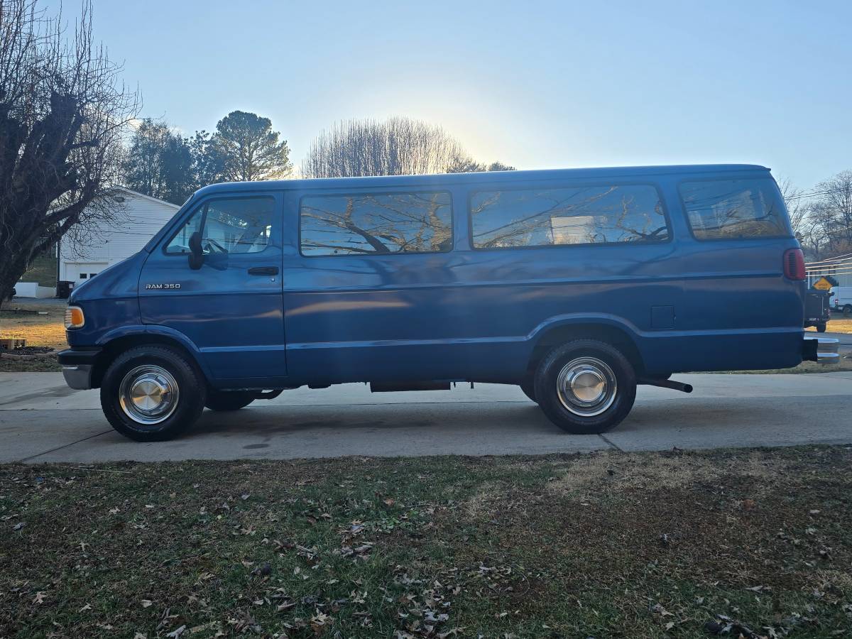 Dodge-Ram-van-3500-1994-70811-4