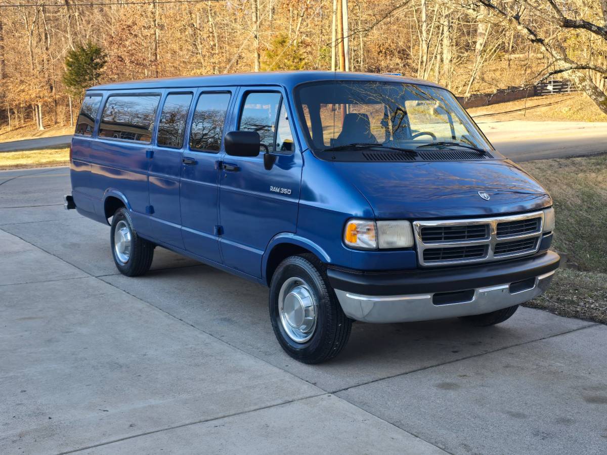 Dodge-Ram-van-3500-1994-70811