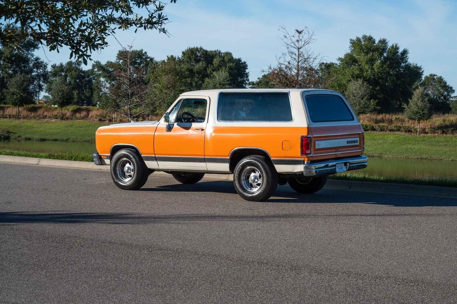 Dodge-Ramcharger-1990-19