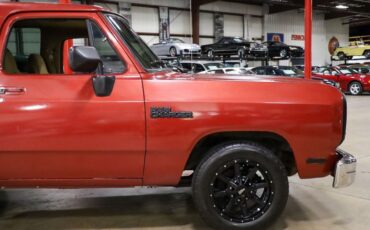 Dodge-Ramcharger-Berline-1992-10