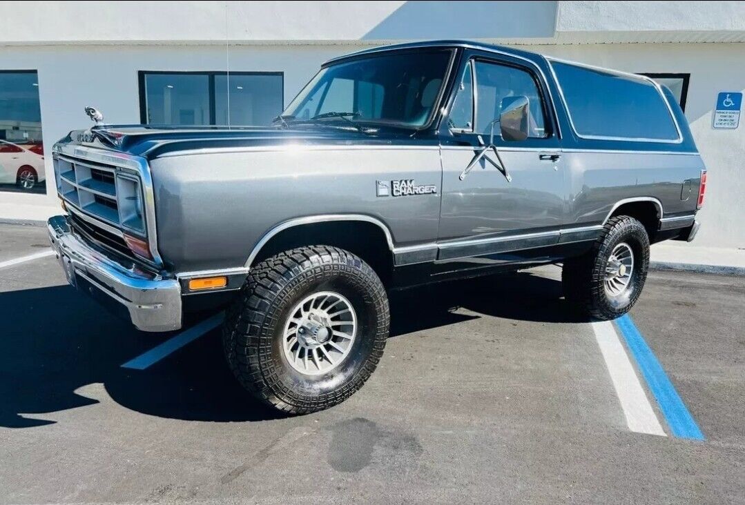 Dodge-Ramcharger-SUV-1986-7