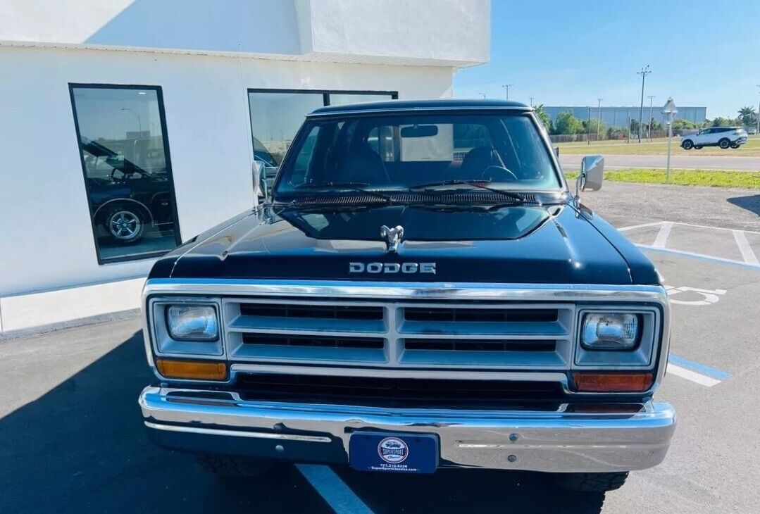 Dodge Ramcharger SUV 1986