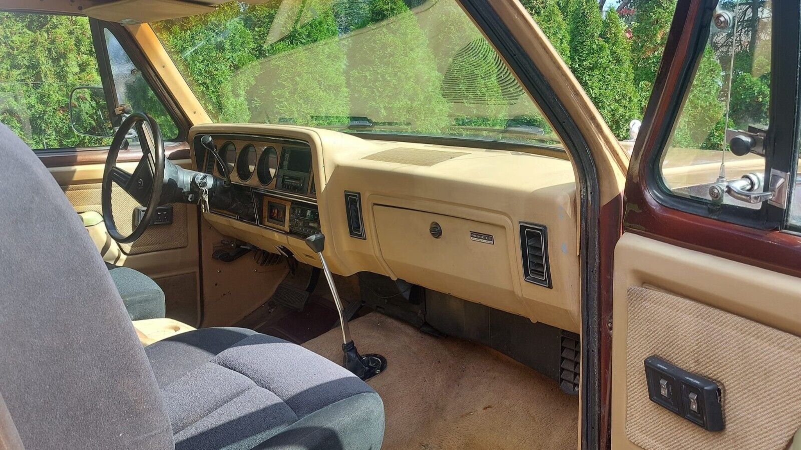 Dodge-Ramcharger-SUV-1987-Tan-166567-5