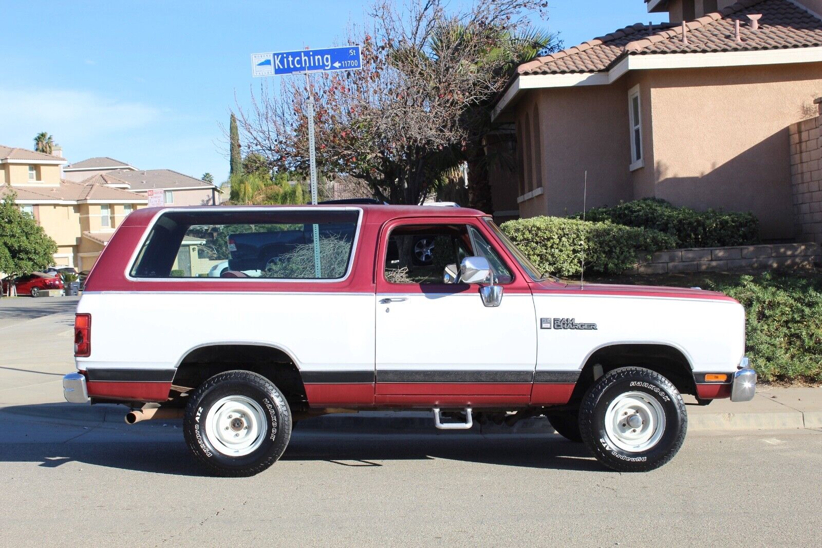 Dodge-Ramcharger-SUV-1989-2