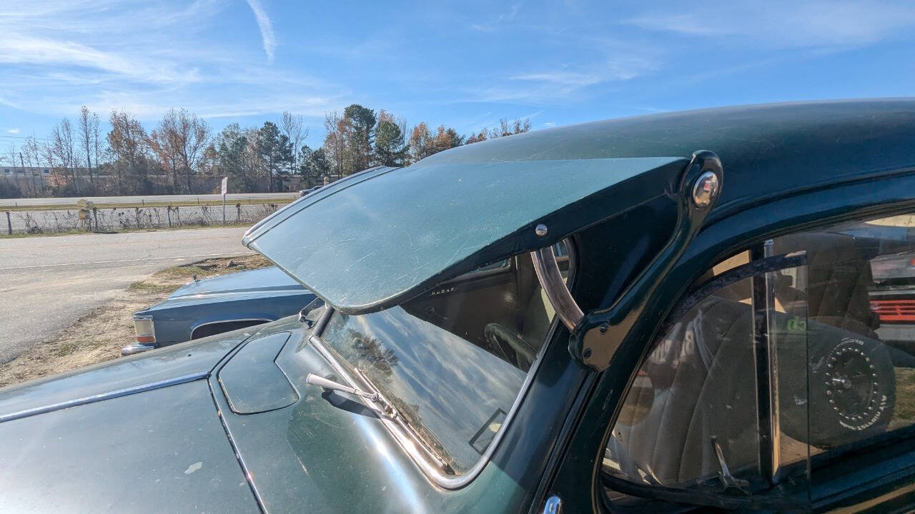 Dodge-Sedan-Berline-1940-Green-Beige-18567-7