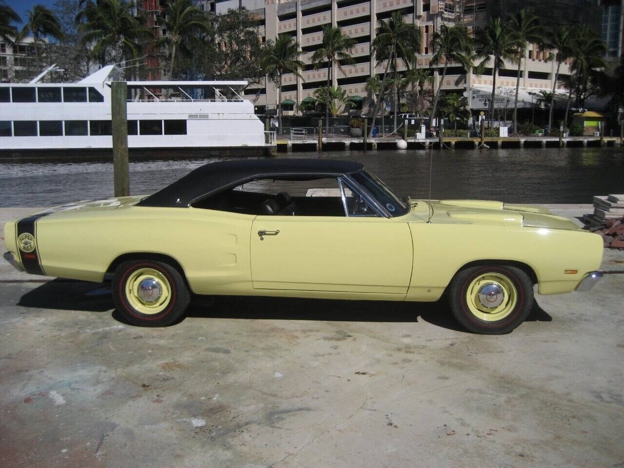 Dodge-Super-Bee-Coupe-1969-Beige-Black-156840-10