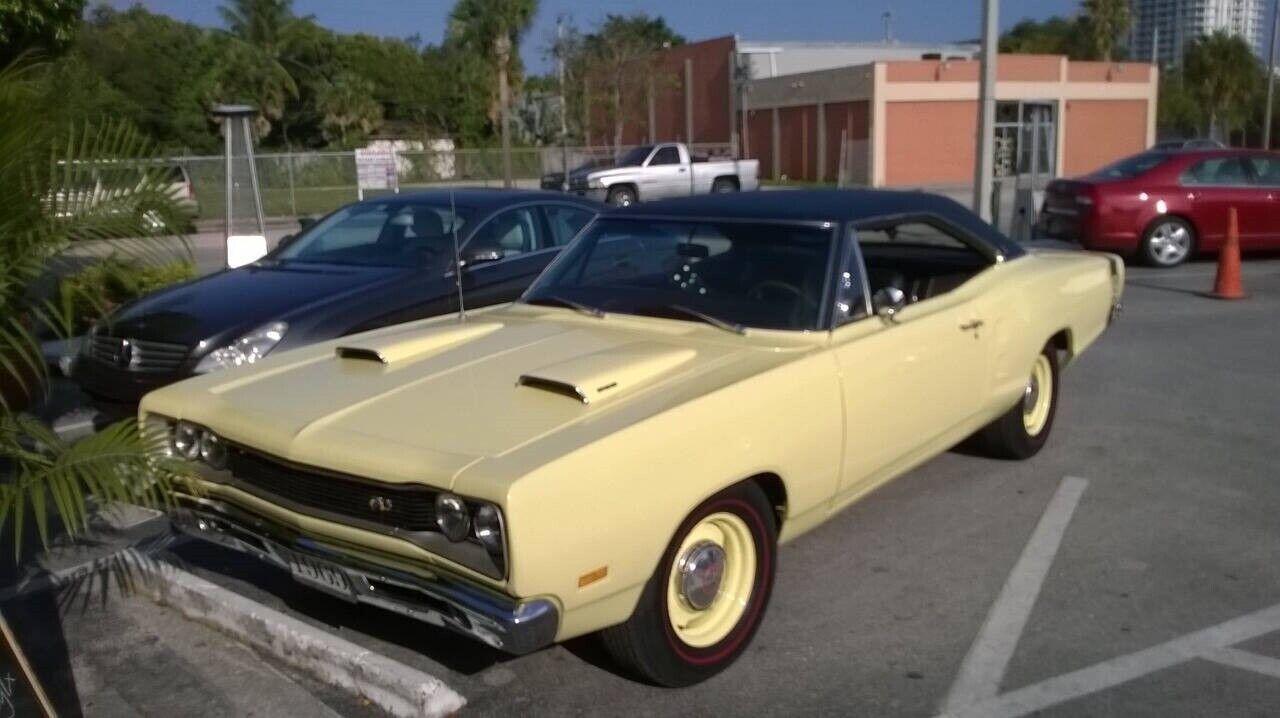 Dodge-Super-Bee-Coupe-1969-Beige-Black-156840-2