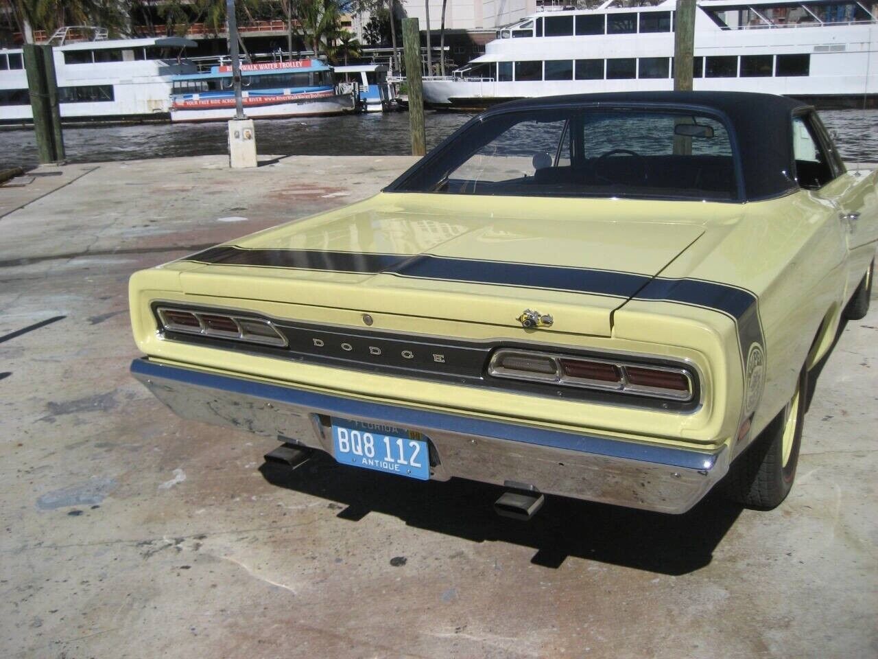 Dodge-Super-Bee-Coupe-1969-Beige-Black-156840-6