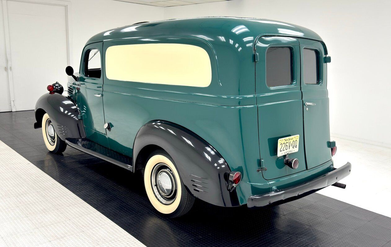 Dodge-VC-Series-Van-1940-2