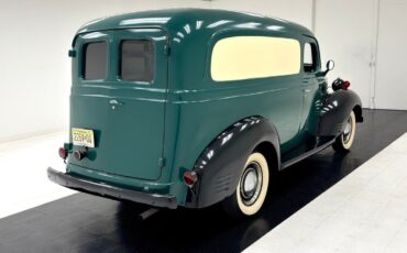 Dodge-VC-Series-Van-1940-4