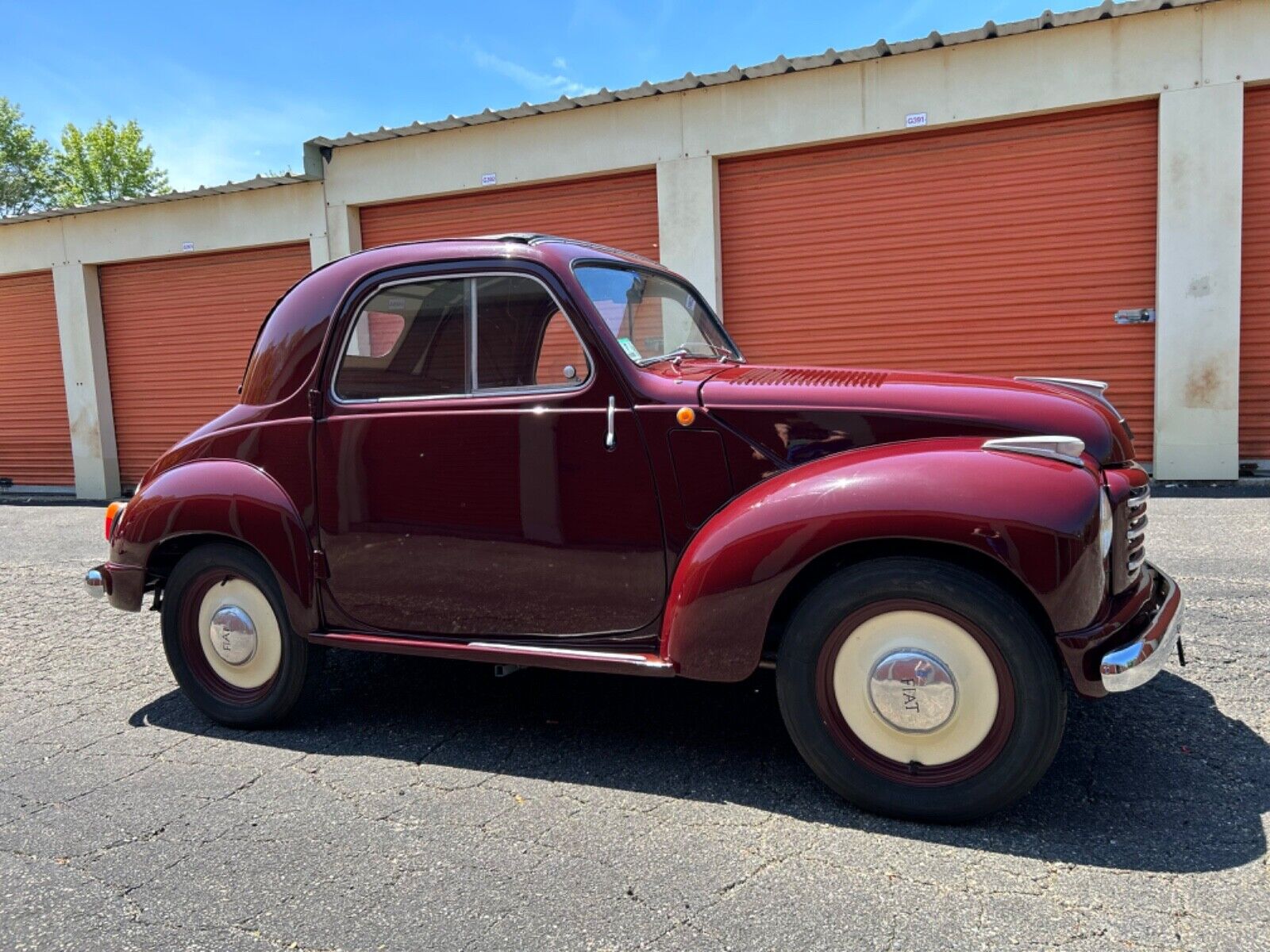 Fiat-500-Cabriolet-1952-Burgundy-White-112422-11