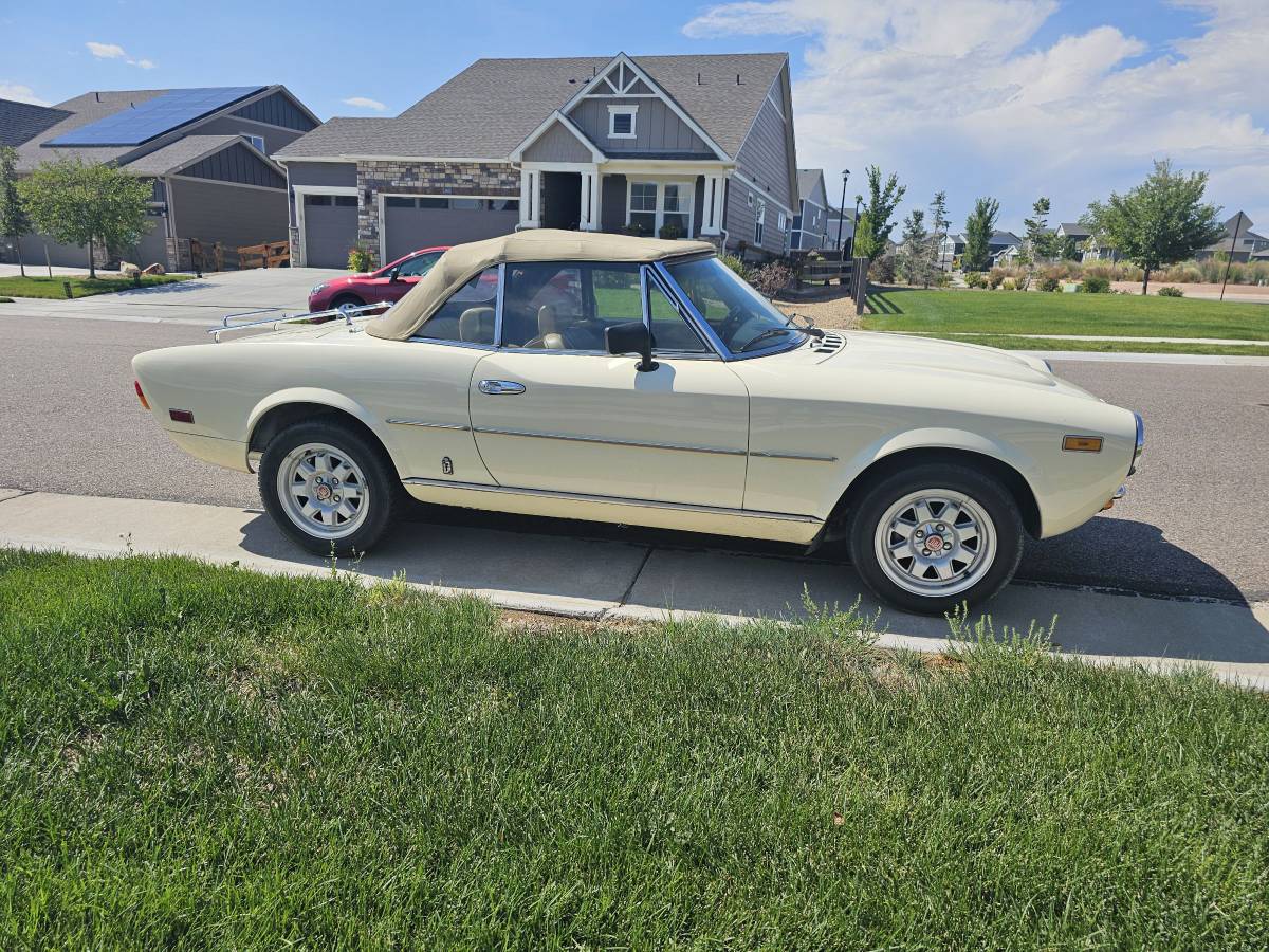 Fiat-Spider-2000-1982-1