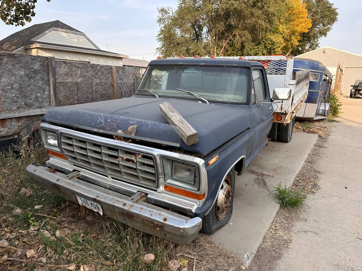 Ford-1-ton-1979-2-2